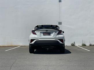 2017 Toyota C-HR - Thumbnail