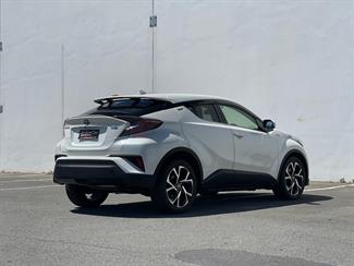 2017 Toyota C-HR - Thumbnail