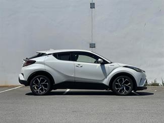 2017 Toyota C-HR - Thumbnail