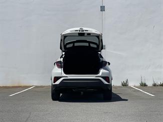 2017 Toyota C-HR - Thumbnail