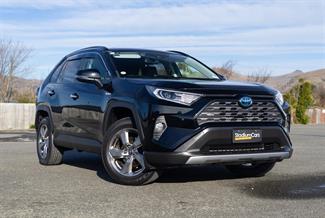 2019 Toyota RAV4 - Thumbnail