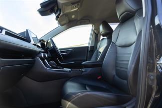 2019 Toyota RAV4 - Thumbnail