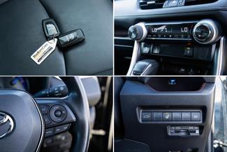 2019 Toyota RAV4 - Thumbnail