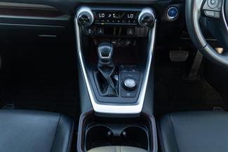 2019 Toyota RAV4 - Thumbnail