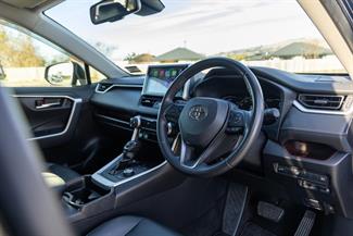 2019 Toyota RAV4 - Thumbnail