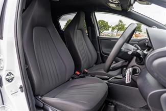 2020 Toyota Yaris - Thumbnail