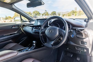 2017 Toyota C-HR - Thumbnail
