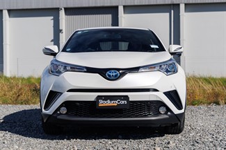 2017 Toyota C-HR - Thumbnail