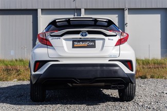 2017 Toyota C-HR - Thumbnail