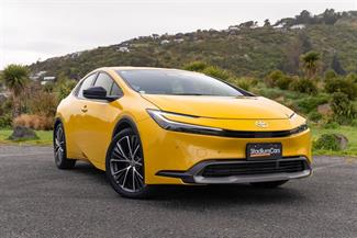 2024 Toyota Prius - Thumbnail