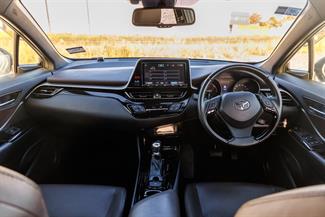 2017 Toyota C-HR - Thumbnail