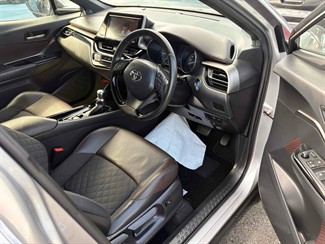 2017 Toyota C-HR - Thumbnail