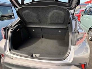 2017 Toyota C-HR - Thumbnail