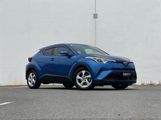 2017 Toyota C-HR - Thumbnail