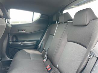 2017 Toyota C-HR - Thumbnail