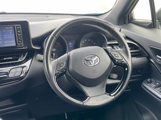 2017 Toyota C-HR - Thumbnail