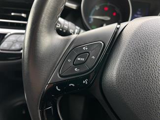 2017 Toyota C-HR - Thumbnail