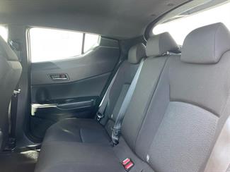2017 Toyota C-HR - Thumbnail