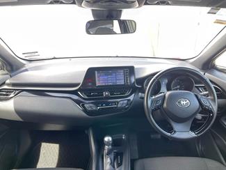 2017 Toyota C-HR - Thumbnail