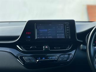 2017 Toyota C-HR - Thumbnail