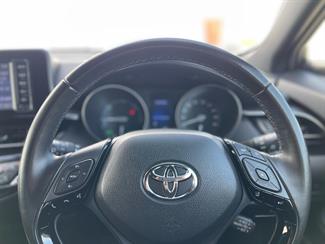 2017 Toyota C-HR - Thumbnail