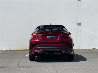 2017 Toyota C-HR - Thumbnail