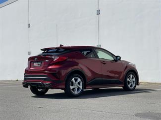 2017 Toyota C-HR - Thumbnail
