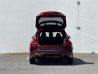 2017 Toyota C-HR - Thumbnail