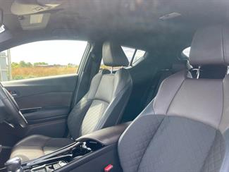 2017 Toyota C-HR - Thumbnail