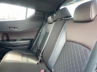 2017 Toyota C-HR - Thumbnail