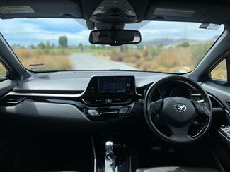 2017 Toyota C-HR - Thumbnail