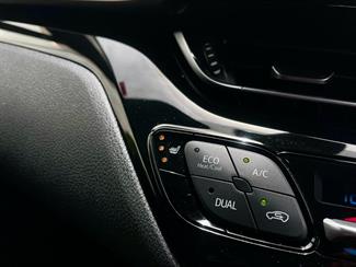 2017 Toyota C-HR - Thumbnail