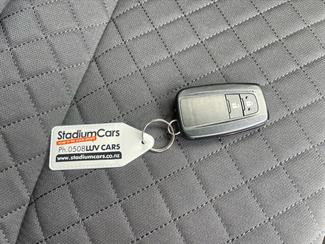 2017 Toyota C-HR - Thumbnail