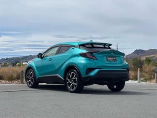 2017 Toyota C-HR - Thumbnail