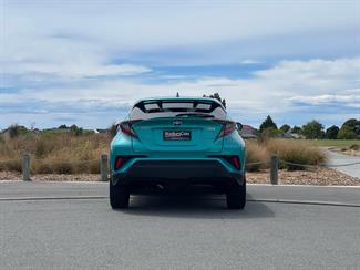 2017 Toyota C-HR - Thumbnail