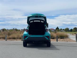 2017 Toyota C-HR - Thumbnail