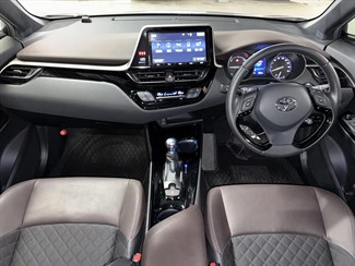2017 Toyota C-HR - Thumbnail