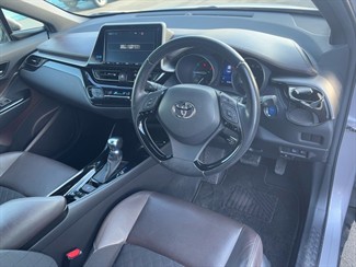 2017 Toyota C-HR - Thumbnail