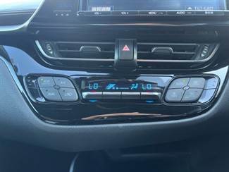 2017 Toyota C-HR - Thumbnail