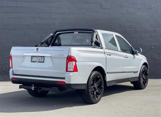 2016 Ssangyong Actyon - Thumbnail