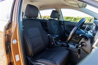 2016 Kia Sportage - Thumbnail