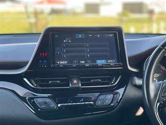 2018 Toyota C-HR - Thumbnail