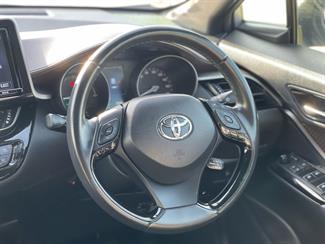 2018 Toyota C-HR - Thumbnail