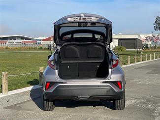 2018 Toyota C-HR - Thumbnail