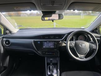2016 Toyota Auris - Thumbnail