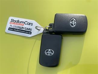 2016 Toyota Auris - Thumbnail
