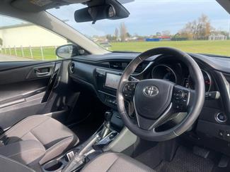 2016 Toyota Auris - Thumbnail