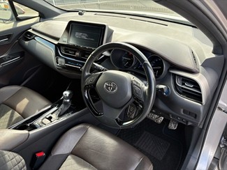 2017 Toyota C-HR - Thumbnail