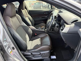 2017 Toyota C-HR - Thumbnail