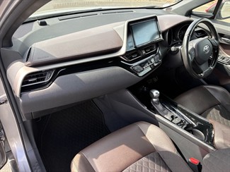 2017 Toyota C-HR - Thumbnail